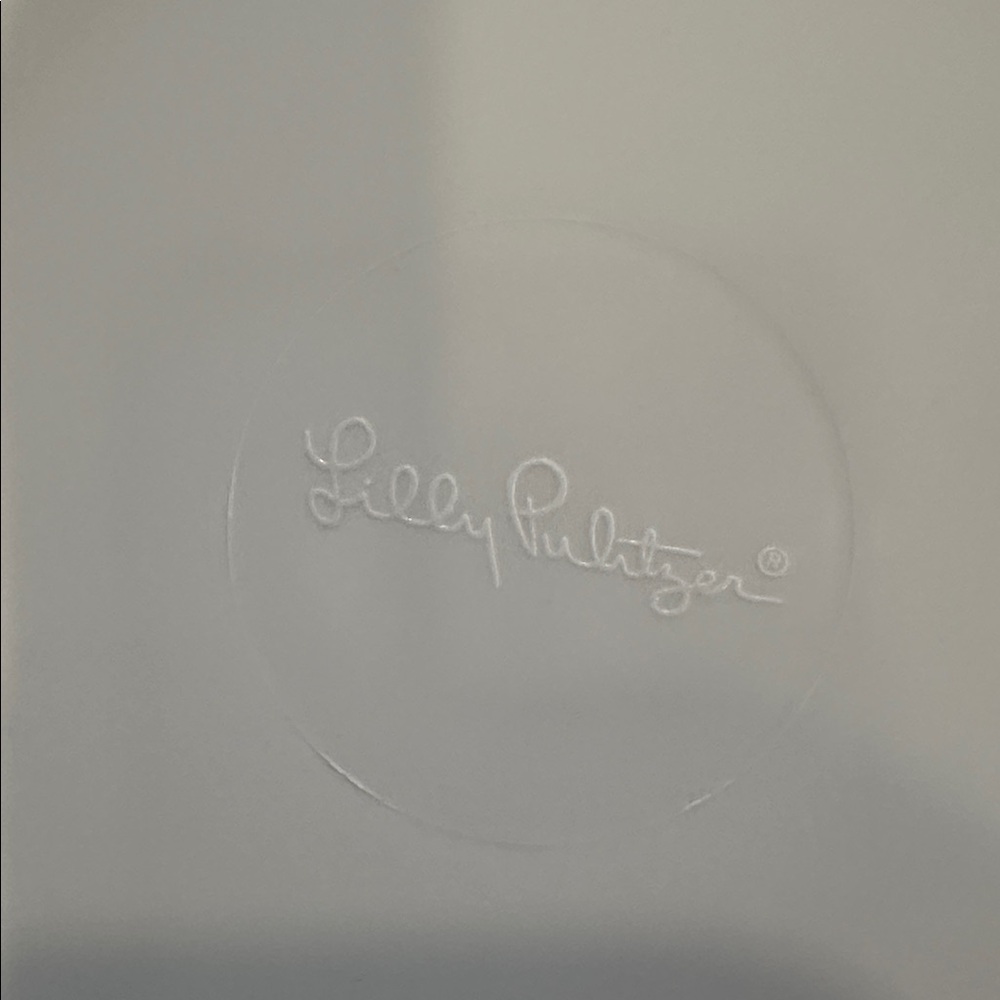 NEW Lilly Pulitzer Acrylic Plates, set of 6 - Picture 3 of 4